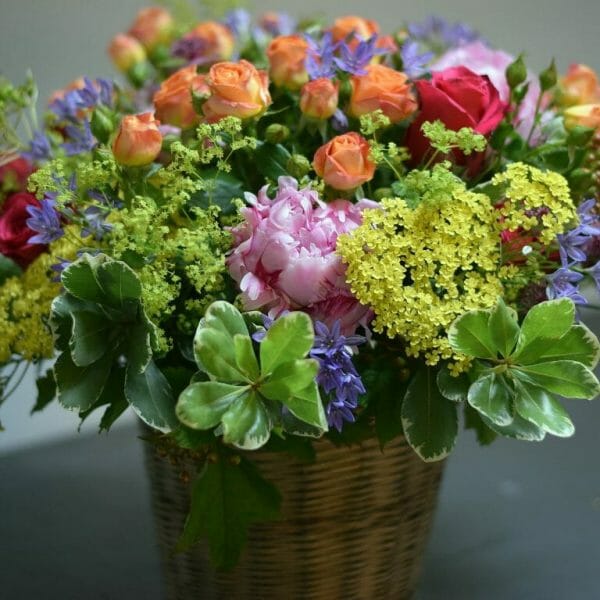 Photo showing a sample of a Bucket of flowers, Mixed colours Kensington flowers