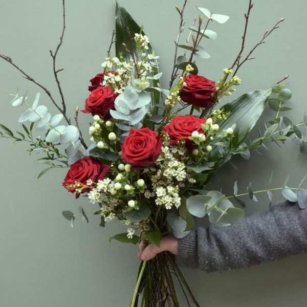 Photo showing a sample of a red rose bouquet of 6 stems, available from Kensington flowers London