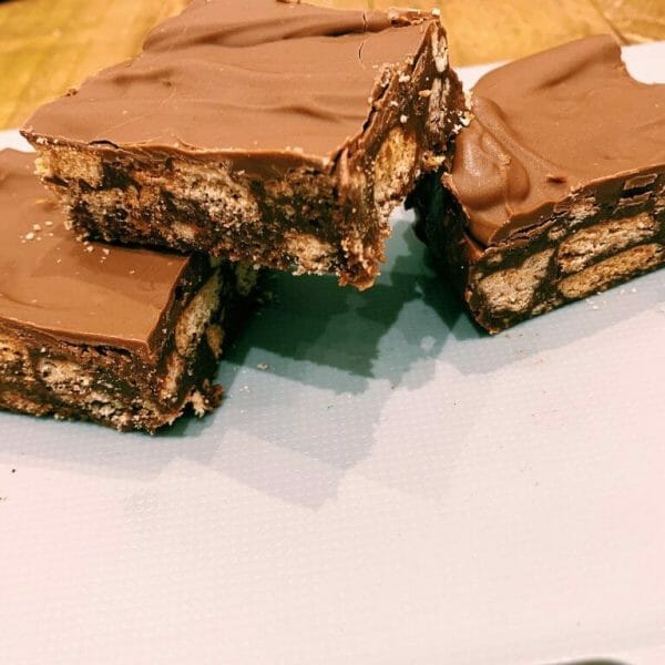 Photo showing a sample of Balham bakes chocolate tiffin traybake available to order from Kensington flowers London