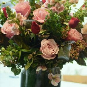 Photo showing a sample of a seasonal rose vase arrangement available to order from Kensington flowers London